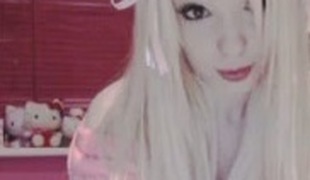 Cute Oriental blond haired webcam doll was teasing her own juicy pussy