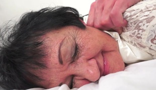 Saggytit grandma fucked after massage