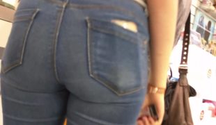 Sexy tight candid jeans ass - 21 - close up